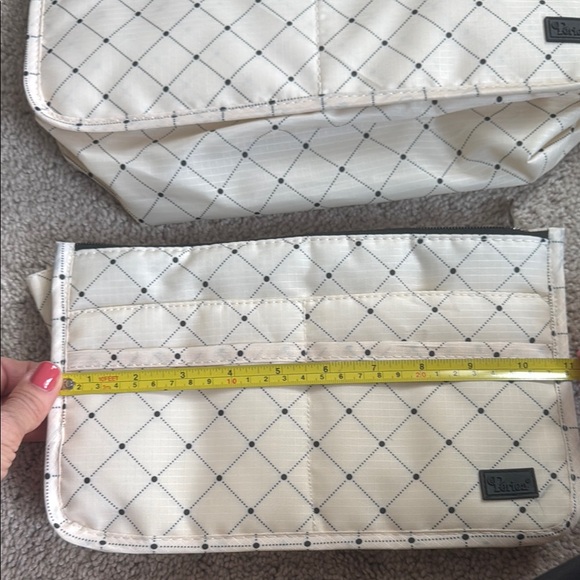 Elegant Cream Quilted Cosmetic Bag Set - Picture 5 of 6